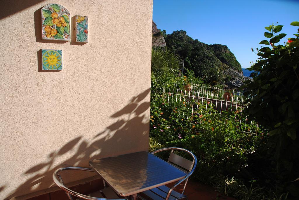 Taormina Isola Bella Apartment - Taormina Holidays Rum bild